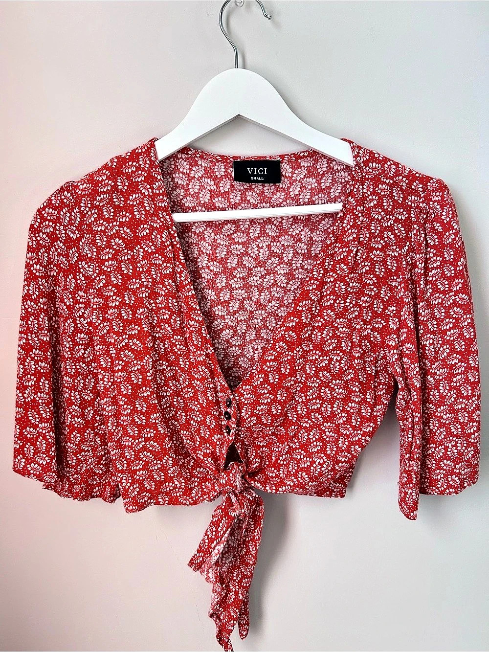 VICI Red Floral Tie Front Crop Top Blouse Red & White Small